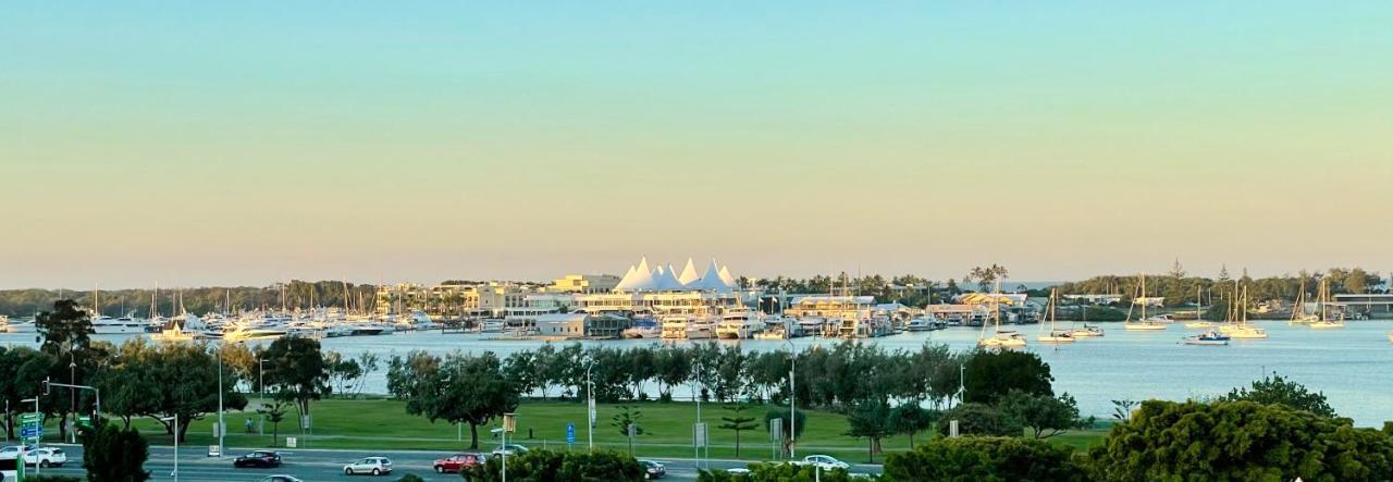 Marina Ocean View At The Shores โกลด์โคสต์ ภายนอก รูปภาพ