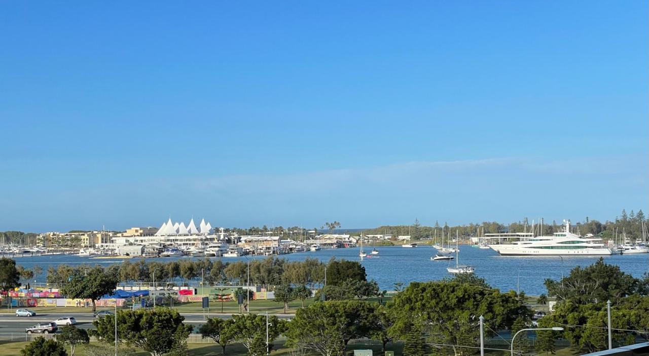 Marina Ocean View At The Shores โกลด์โคสต์ ภายนอก รูปภาพ